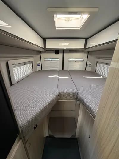 Fiat Adria Tein Plus 640 - Camping-car autonome avec panneaux solaires — Miniature 11