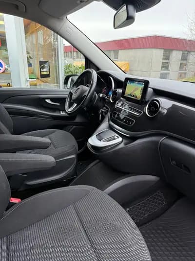 Mercedes-Benz V 250 d – Le monospace premium all-terrain — tableau de bord