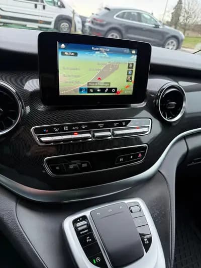 Mercedes-Benz V 250 d – Le monospace premium all-terrain — Miniature 7