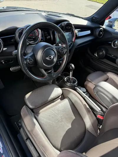 MINI Cooper JCW Steptronic – Sportive et Raffinée — tableau de bord