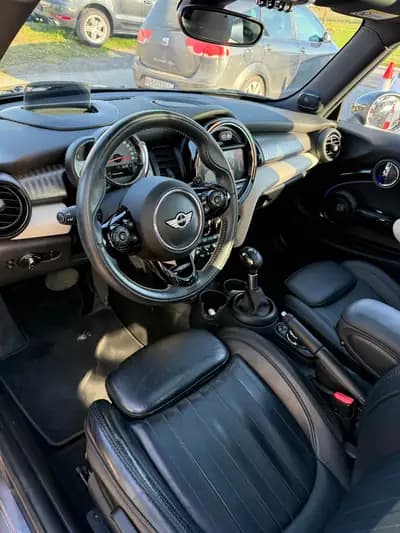 MINI Cooper S Steptronic – Dynamique et économe à la fois — tableau de bord