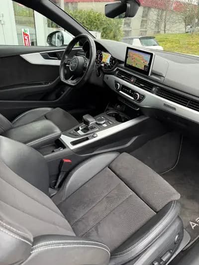 Audi A5 Coupé 2.0 TFSI Sport quattro - Performance et élégance réunies — tableau de bord