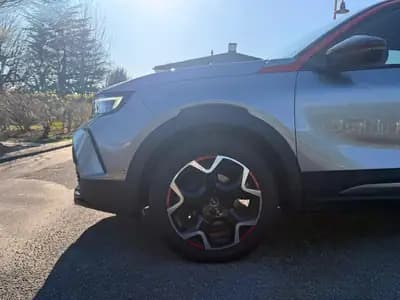 Opel Mokka 1.2 Turbo GS Line — SUV compact automatique, entretien suivi et sans sinistre — intérieur