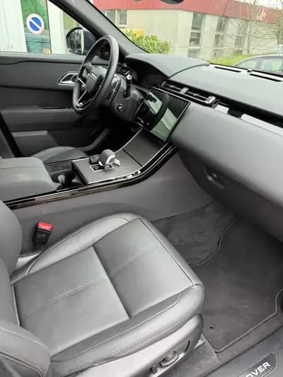 Range Rover Velar P400e – Hybride rechargeable haute performance avec 404 ch — intérieur