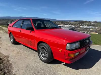 Audi Quattro Turbo 1983 - Légende restaurée de la traction intégrale — intérieur