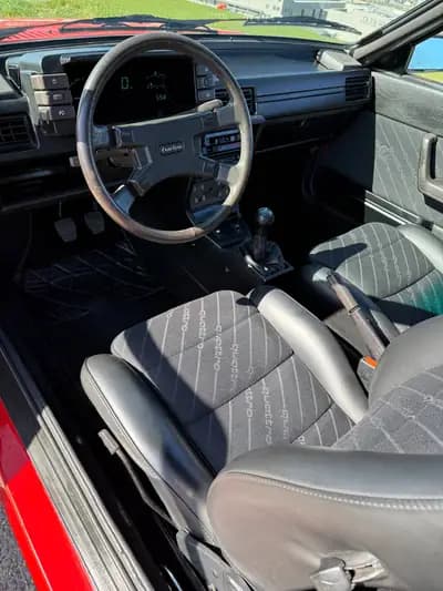 Audi Quattro Turbo 1983 - Légende restaurée de la traction intégrale — Miniature 9