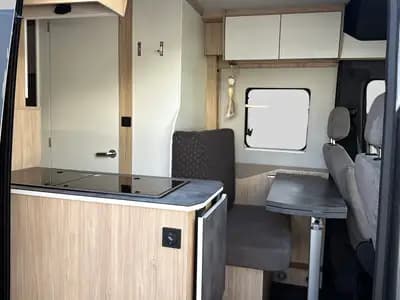 Mercedes-Benz Sprinter Microlinner Yucon 2024 — Camping-car intégral, très faible kilométrage — Miniature 11