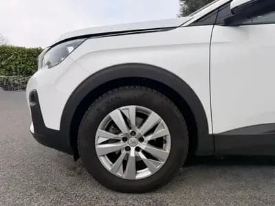 Peugeot 5008 1.5 BlueHDi Active — 7 places, boîte auto, 45'000 km seulement — intérieur