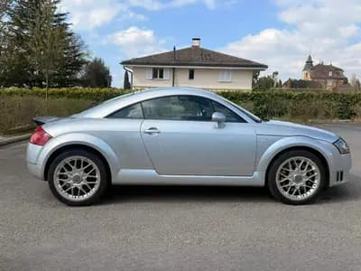 Audi TT Coupé 3.2 quattro — Sportive iconique, 250 ch et transmission automatique — Miniature 8