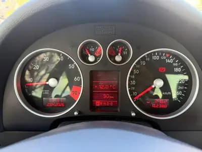 Audi TT Coupé 3.2 quattro — Sportive iconique, 250 ch et transmission automatique — Miniature 10