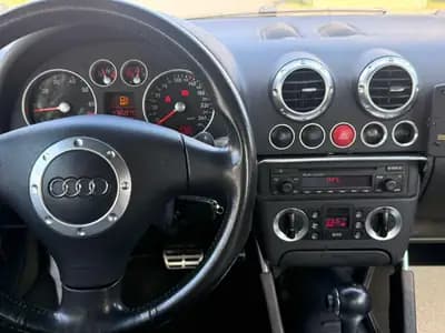 Audi TT Coupé 3.2 quattro — Sportive iconique, 250 ch et transmission automatique — Miniature 16