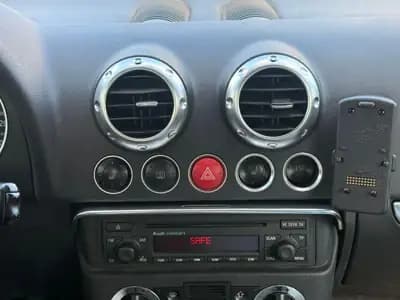 Audi TT Coupé 3.2 quattro — Sportive iconique, 250 ch et transmission automatique — Miniature 24