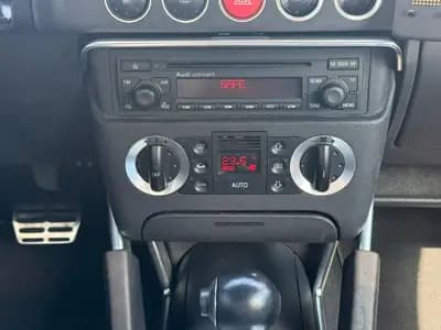 Audi TT Coupé 3.2 quattro — Sportive iconique, 250 ch et transmission automatique — Miniature 25