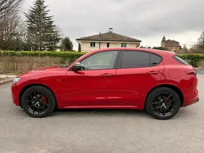Alfa Romeo Stelvio 2.0 Veloce Q4 — SUV sportif Black Edition, 280 ch, faible kilométrage — côté