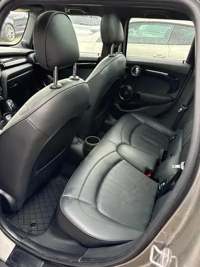 MINI Cooper S Steptronic – Sportivité et élégance urbaine garanties — Miniature 7