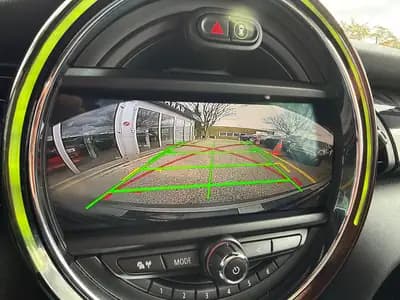 MINI Cooper S Steptronic – Sportivité et élégance urbaine garanties — Miniature 10