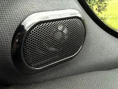 MINI Cooper S Steptronic – Sportivité et élégance urbaine garanties — Miniature 12