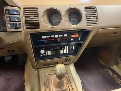 Nissan 300 ZX T — Coupé sportif des années 80, moteur 3.0L turbo et bas kilométrage — Miniature 11