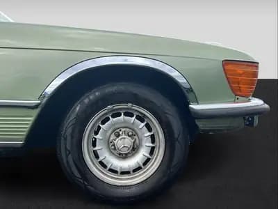 Mercedes-Benz SLC 350 — Coupé sportif de légende, véhicule vétéran suisse certifié — Miniature 9
