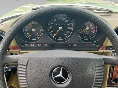 Mercedes-Benz SLC 350 — Coupé sportif de légende, véhicule vétéran suisse certifié — Miniature 12