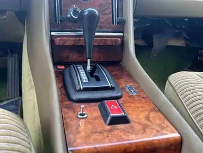 Mercedes-Benz SLC 350 — Coupé sportif de légende, véhicule vétéran suisse certifié — Miniature 15